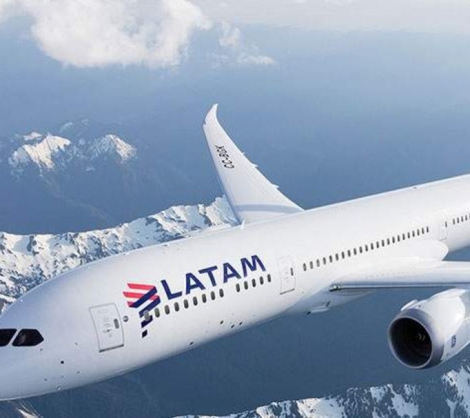 Latam: El gobierno nacional negocia contrareloj para que siga