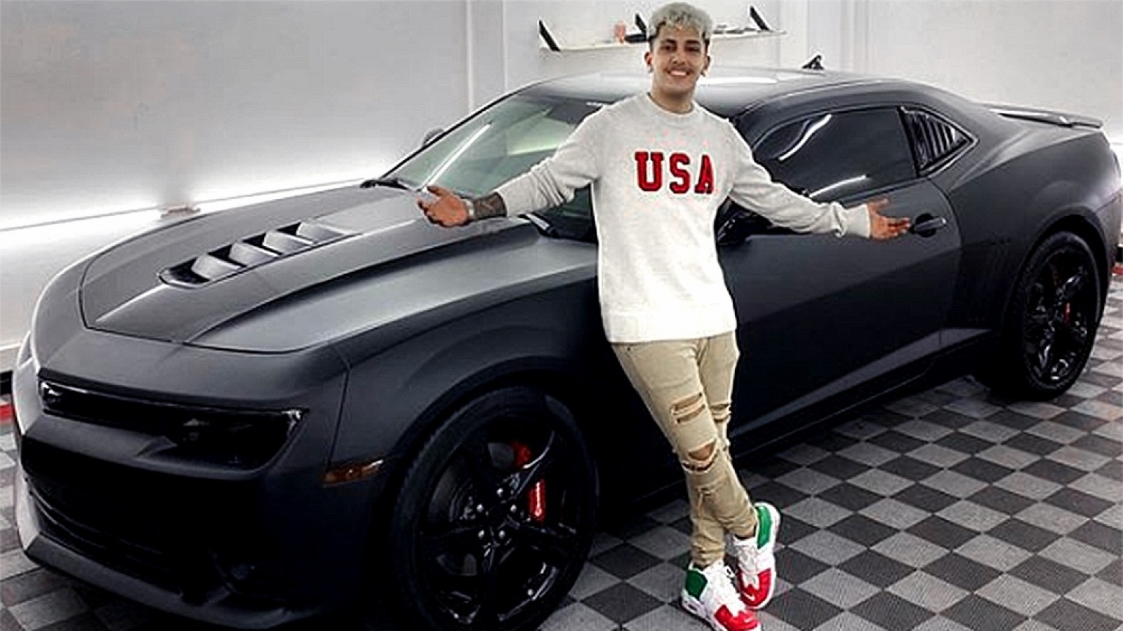 Piden que se le retire la licencia de conducir a un youtuber que corre picadas en avenidas porteñas