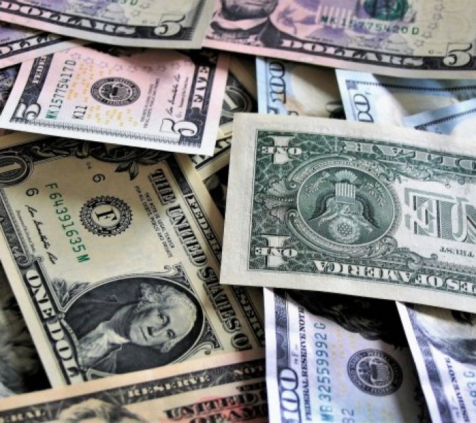 Se disparó el riesgo país y el dólar blue alcanzó otro máximo histórico