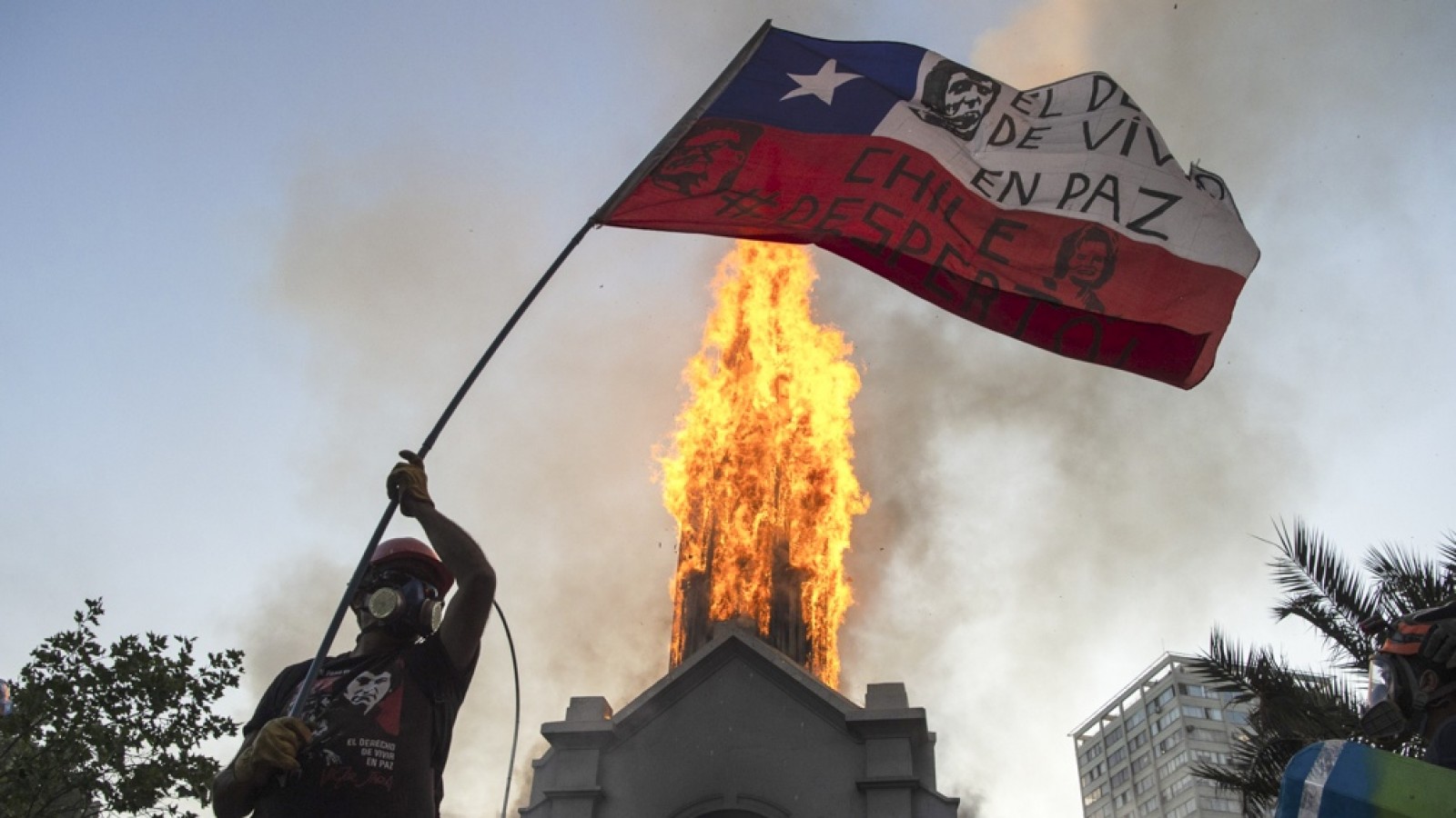 Protestas en Chile: incendiaron dos iglesias y hubo saqueos