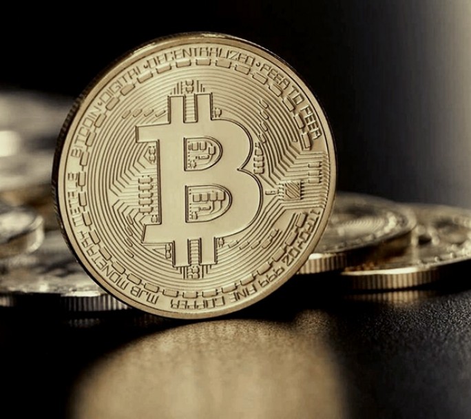 Elon Musk hizo que el Bitcoin se desplomara  casi un 20% en horas