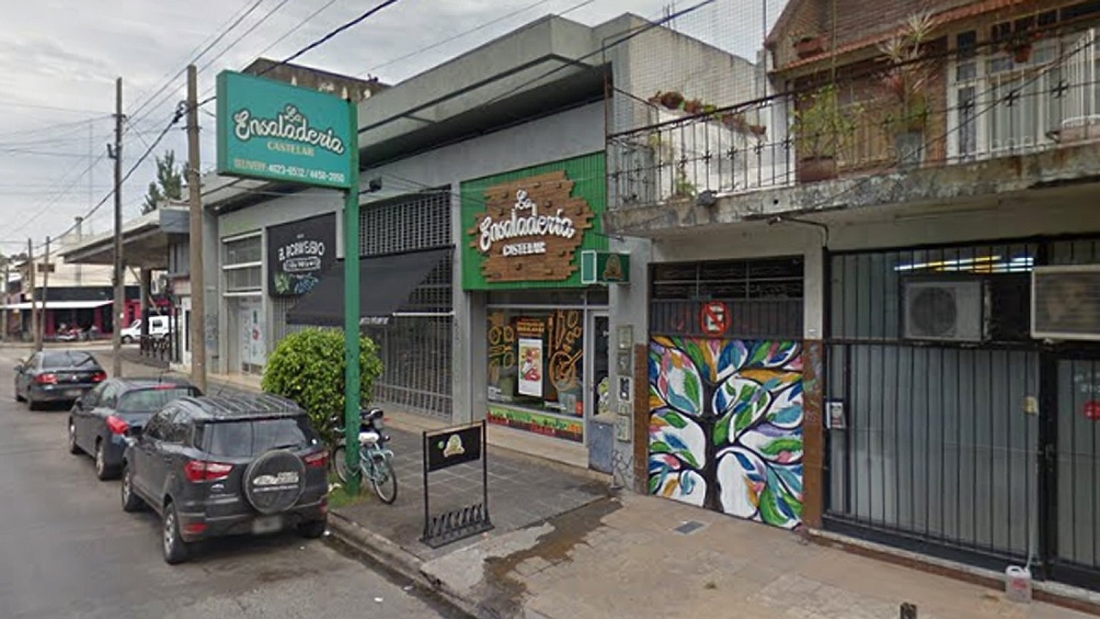 Armados y vestidos como cocineros, asaltaron un local gastronómico