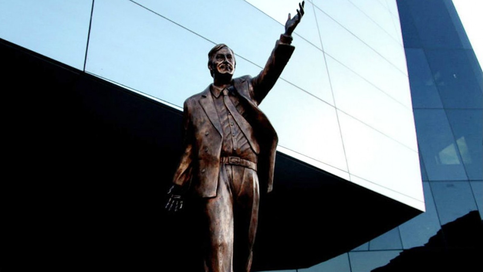 Instalarán en el CCK la estatua de Kirchner que fue retirada de Unasur