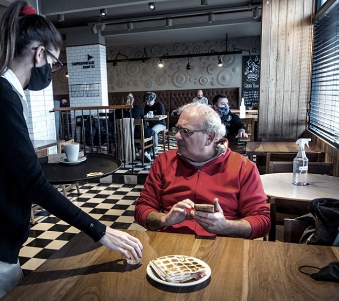 Escuelas, bares y gimnasios, algunas actividades que comenzaron a abrir en la Ciudad
