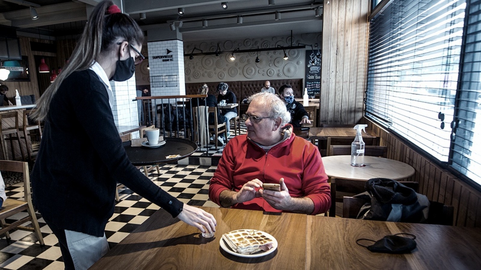 Escuelas, bares y gimnasios, algunas actividades que comenzaron a abrir en la Ciudad