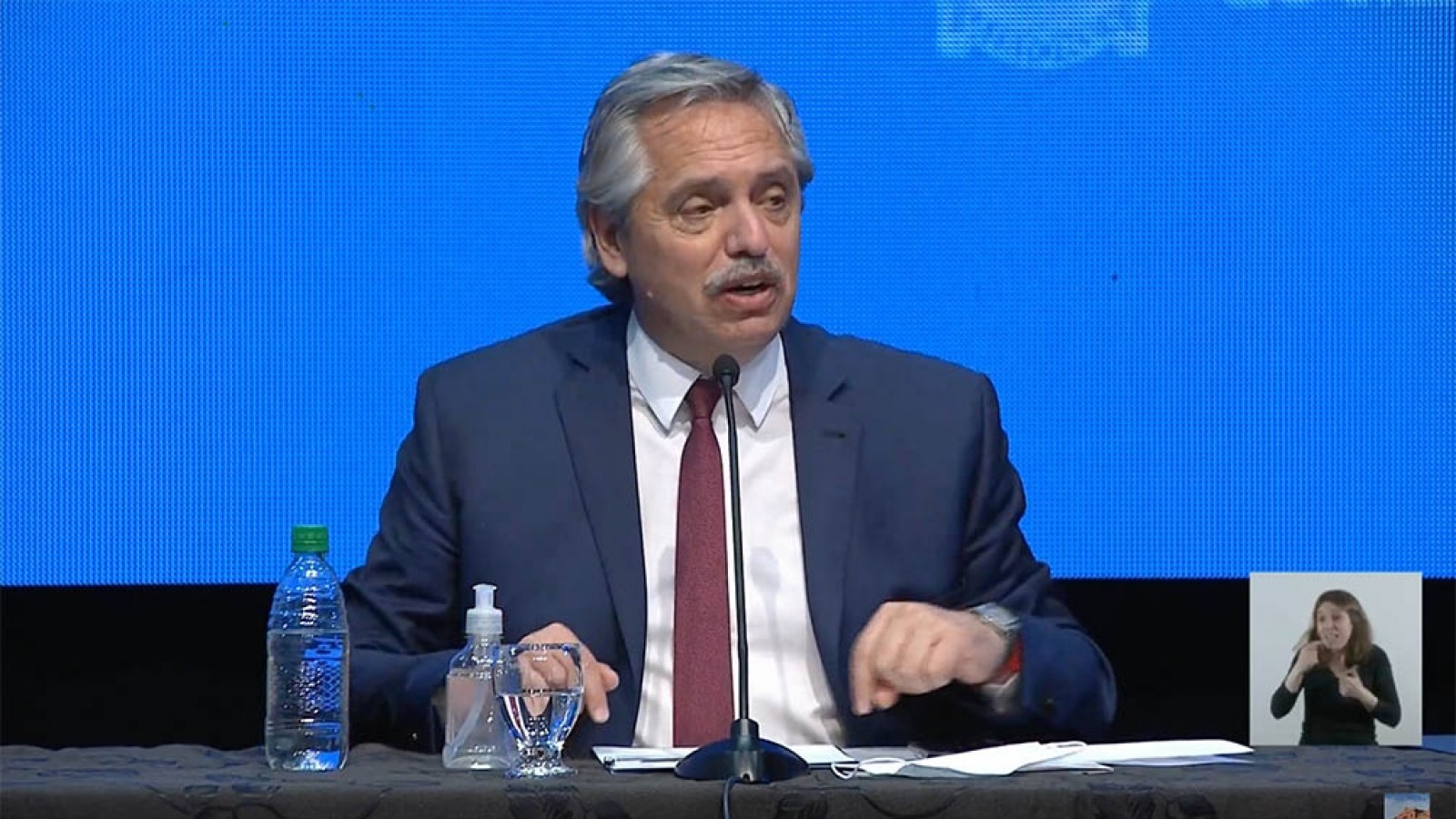 Alberto Fernández intenta calmar las aguas ante la demora del proyecto de ley para el aborto