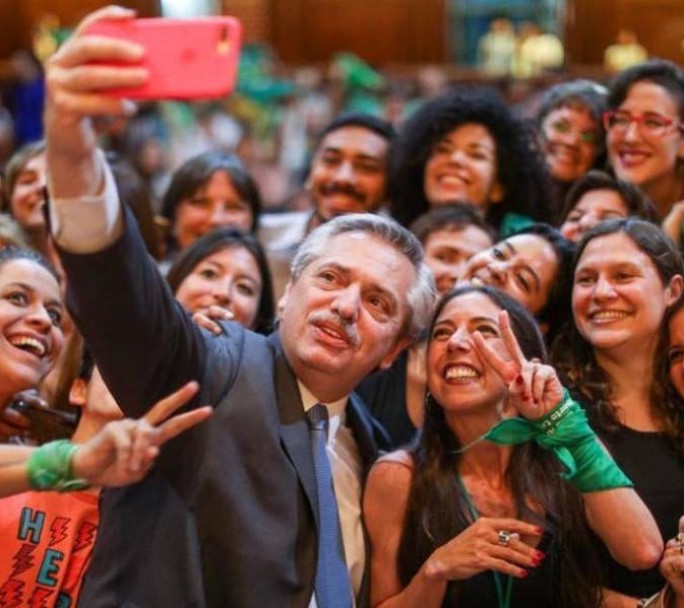 Alberto Fernández intenta calmar las aguas ante la demora del proyecto de ley para el aborto