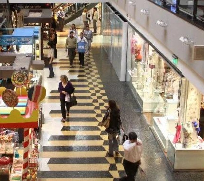 Las ventas en los shoppings porteños cayeron un 50% respecto a la prepandemia
