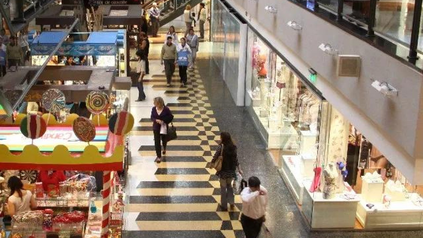 Las ventas en los shoppings porteños cayeron un 50% respecto a la prepandemia