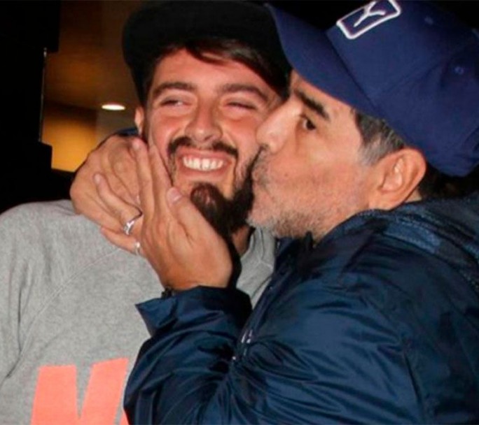 Diego Jr. tiene covid y no podrá viajar a Argentina a ver a su padre