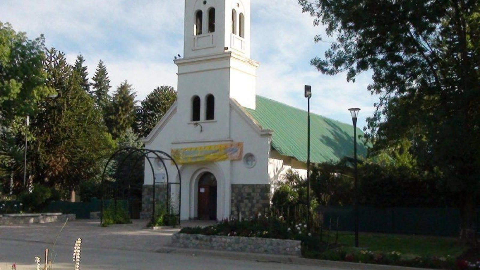 Un grupo mapuche tomó una iglesia en El Bolsón y luego escapó