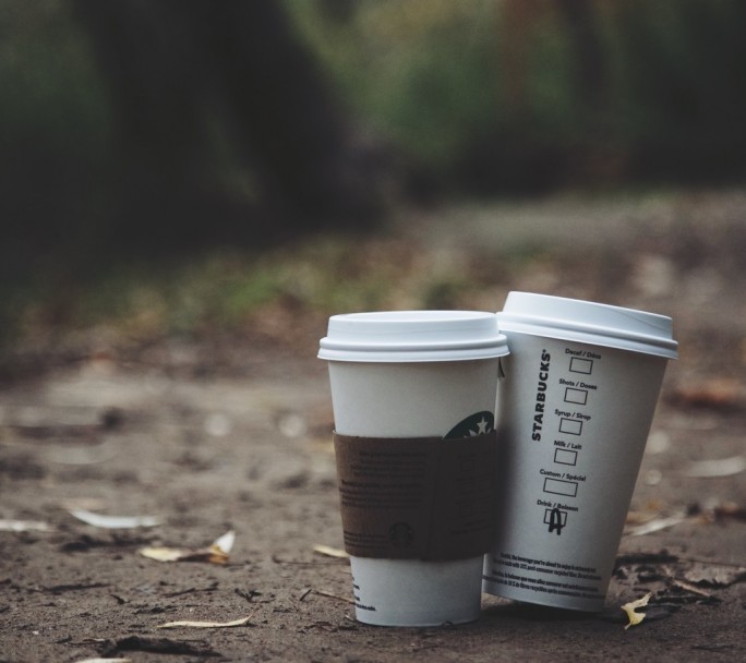 Además de contaminar, los vasos de papel son malos para la salud
