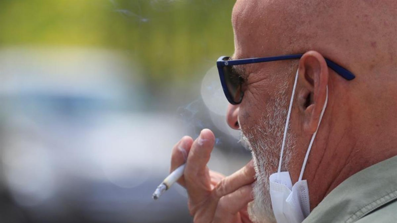 Milán le declara la guerra al tabaco y prohibe fumar al aire libre