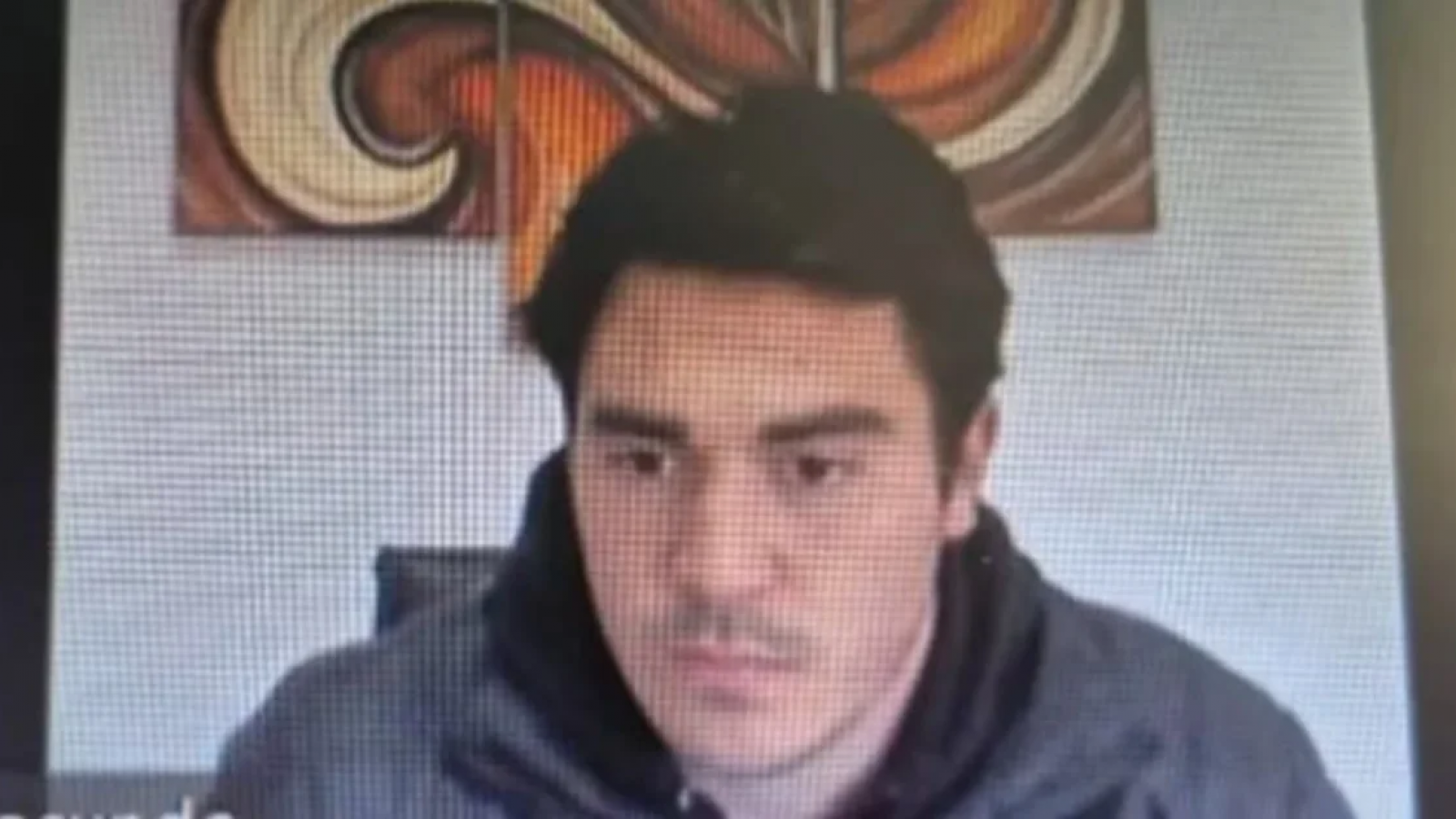 Un condenado por abuso y homicidio se quitó la tobillera electrónica en plena audiencia y se fugó