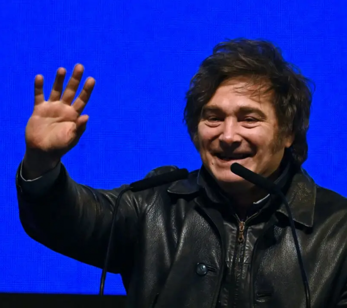 Si los números resultan favorables, Milei estará el domingo en el bunker de LLA en Gonnet