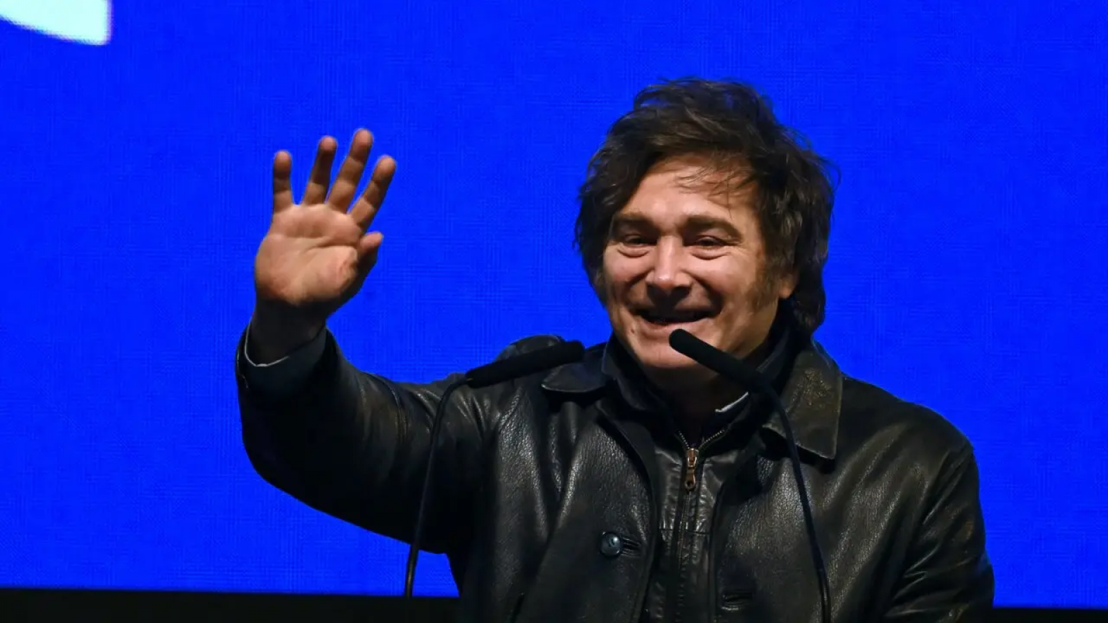 Si los números resultan favorables, Milei estará el domingo en el bunker de LLA en Gonnet