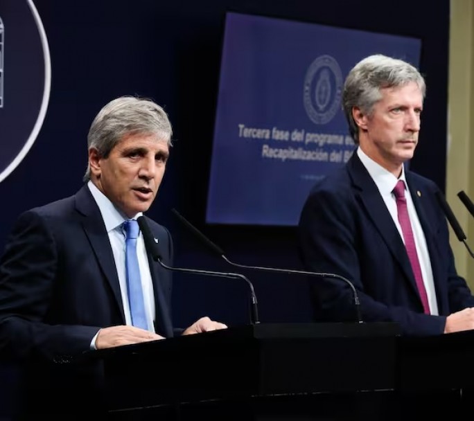 Tras la derrota electoral, el Gobierno evalúa sus opciones para contener al dólar