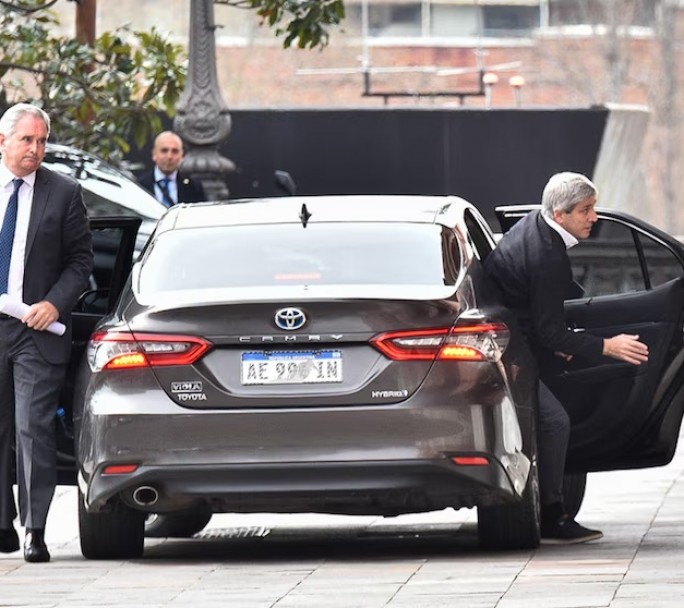 El Gobierno afronta una prueba de fuego en el mercado para evitar que queden pesos sueltos