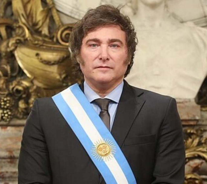 El presidente se reunió con la mesa chica y prepara su cadena nacional para hoy