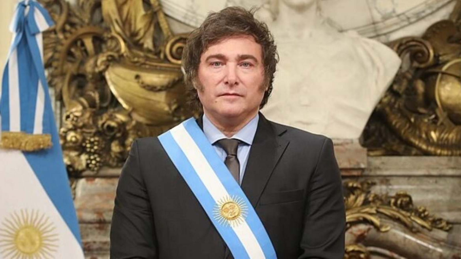 El presidente se reunió con la mesa chica y prepara su cadena nacional para hoy