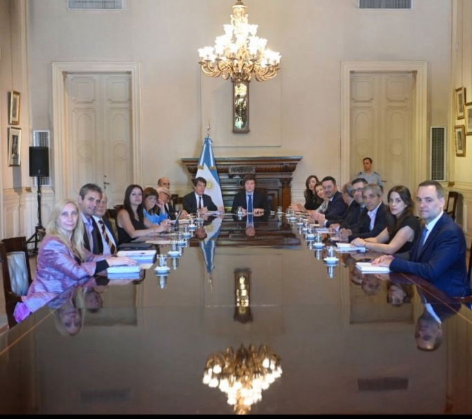 Recién llegado de Paraguay, Javier Milei se reunió con su Gabinete