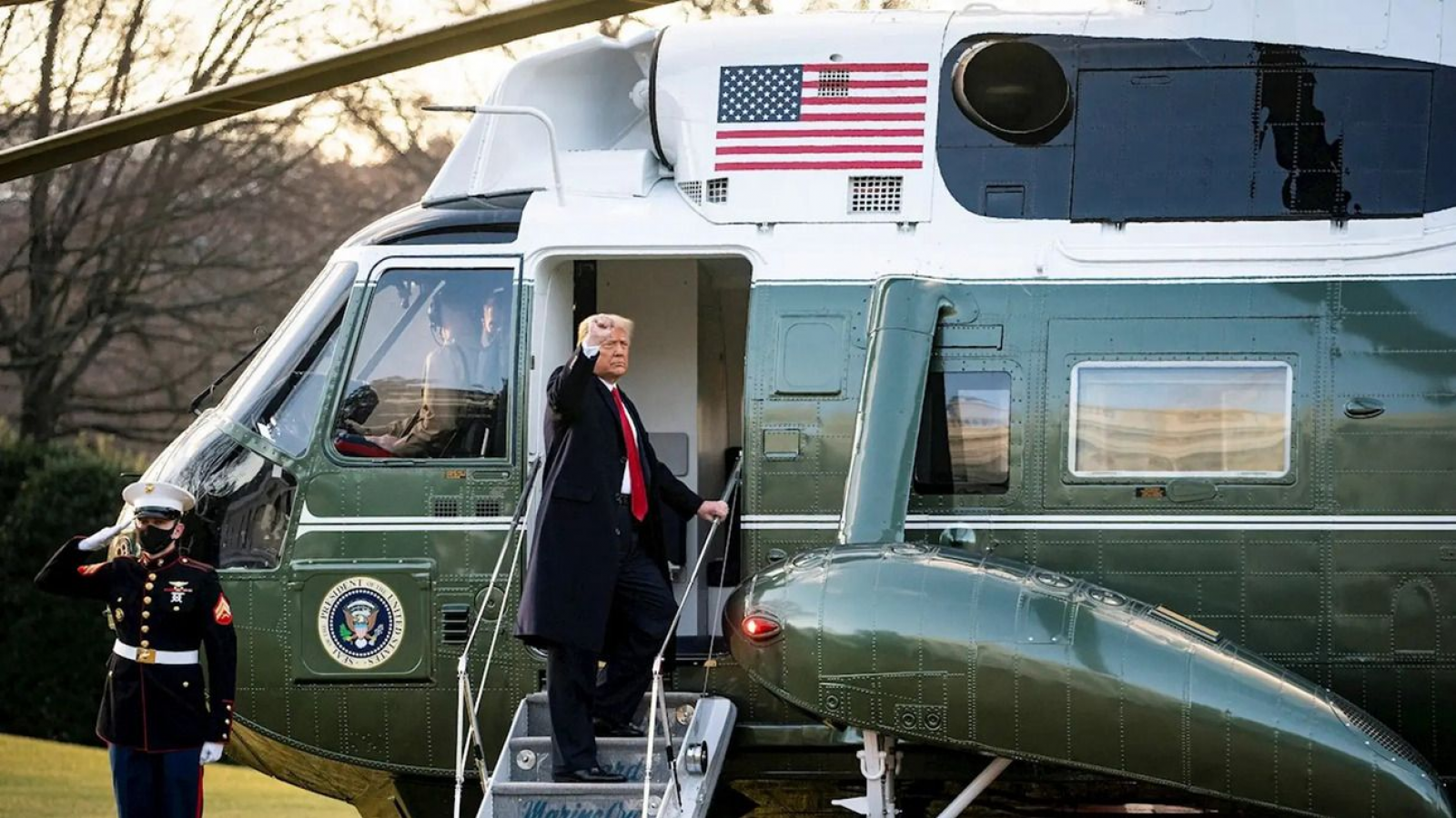 Donald y Melania Trump debieron trasbordar ante una falla hidráulica de su helicóptero