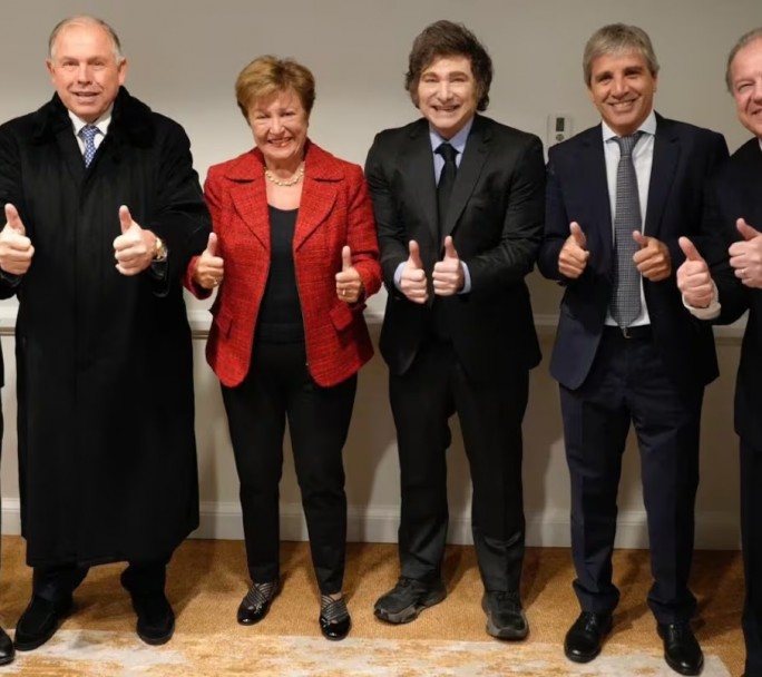 Milei negocia con EEUU un abanico de opciones para estabilizar la economía