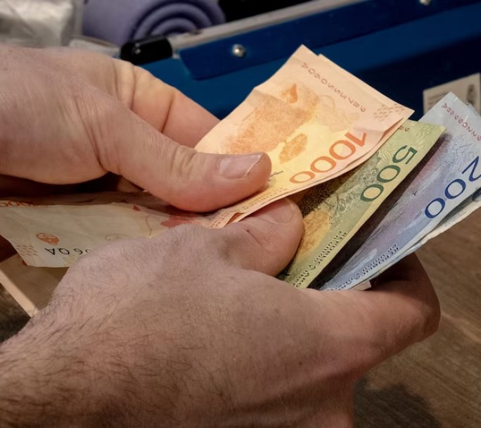 Panorama salarial: 8 de cada 10 trabajadores no cubren sus gastos básicos y el sueldo no dura quince días