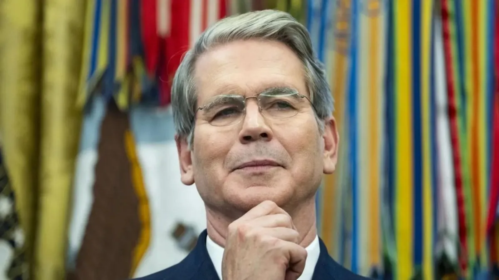 Tras el anuncio de Bessent se desploma el riesgo país a 839 puntos y baja el Dólar