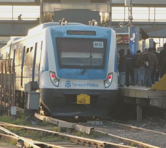 Caos en el transporte: trenes circulan a 30 km/h por una medida de fuerza de maquinistas