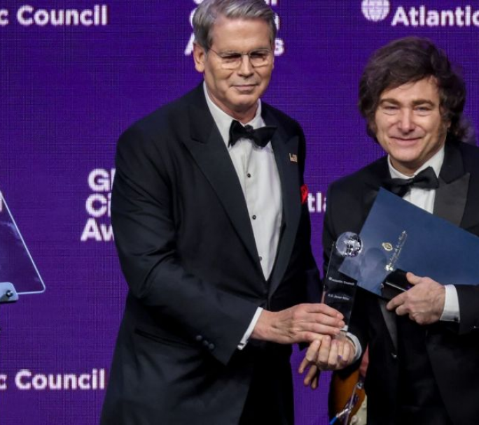 Scott Bessent, aseguró que Milei tiene la posibilidad de terminar con 100 años de decadencia