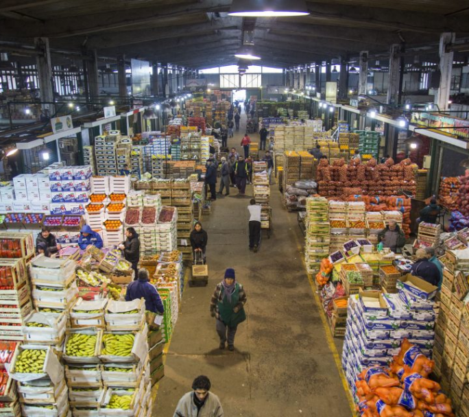 Debido a la crisis, las familias reorganizan sus consumos y compran a mayoristas