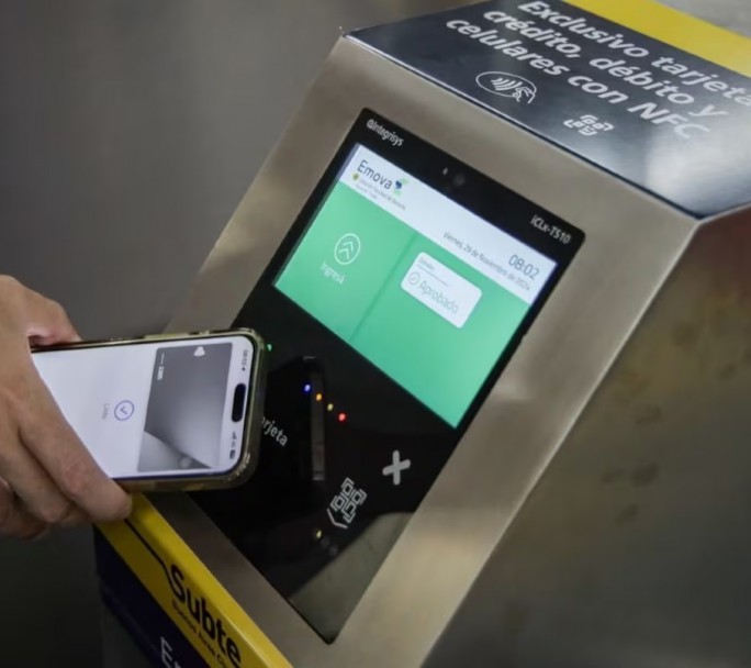 El uso de débito y crédito se dispara en el transporte público con 60 millones de viajes sin contacto