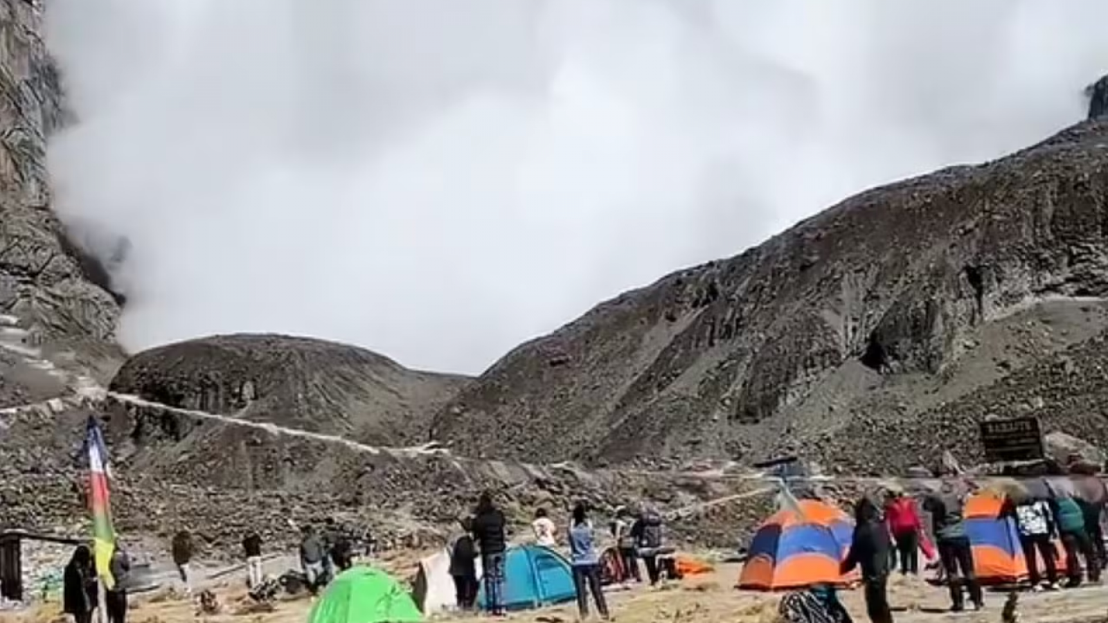 Avalancha en Nepal deja al menos siete muertos y cuatro desaparecidos