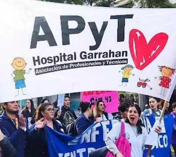 Triunfo Histórico en el Garrahan: Trabajadores logran un aumento del 61% y celebran la "causa nacional"