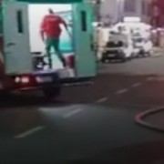 Incendio en un edificio de 10 pisos deja una mujer muerta y cinco heridos por inhalación de humo