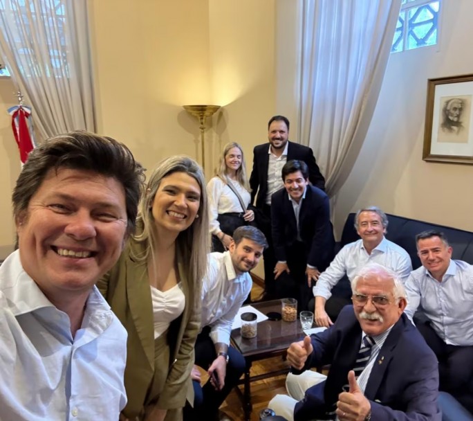 LLA dicta "clases particulares" a sus nuevos diputados para evitar errores y negociar leyes