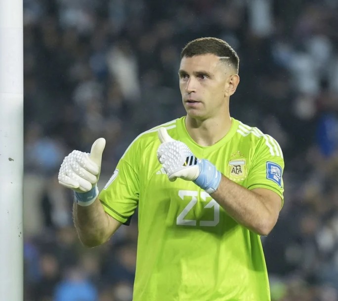 Decisión Técnica: El "Dibu" Martínez no juega hoy ante Angola y Scaloni probará a Gerónimo Rulli