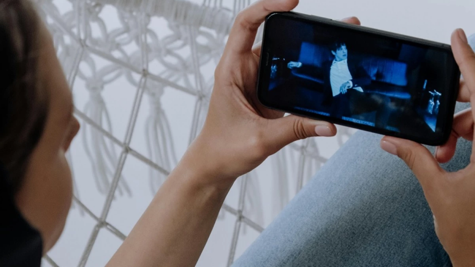 "Speed-watching": qué dice la ciencia sobre ver videos o audios acelerados y la atención