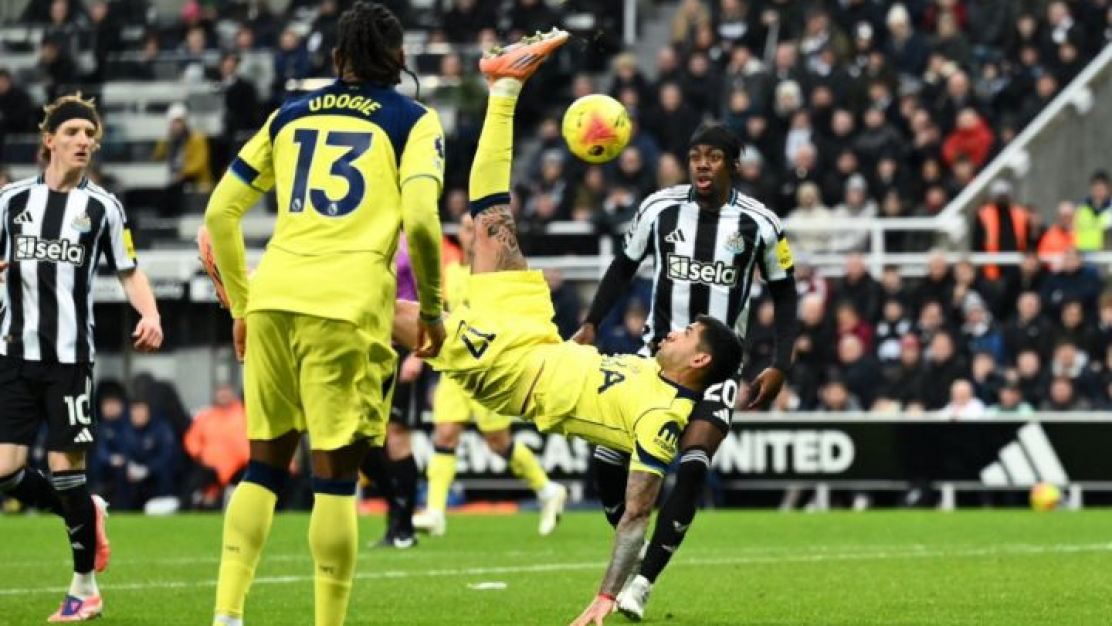 "El Cuti" la rompió: agónica chilena de Cristian Romero selló un 2-2 inolvidable en Newcastle