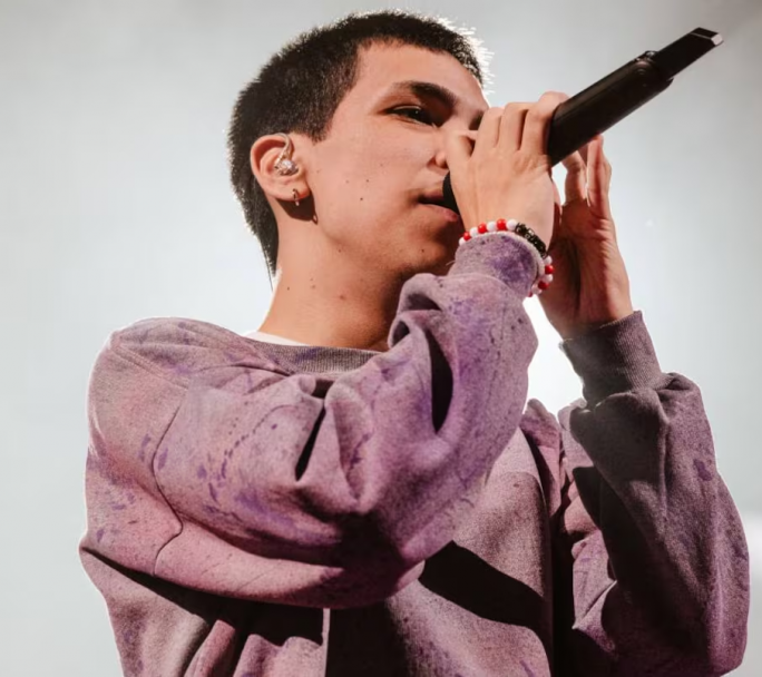 Milo J rompe fronteras: su disco entra en el top 100 de Rolling Stone 2025