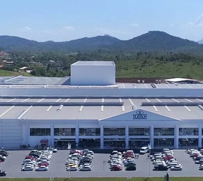 Temporal en Porto Alegre: Caen Réplica Gigante de la Estatua de la Libertad