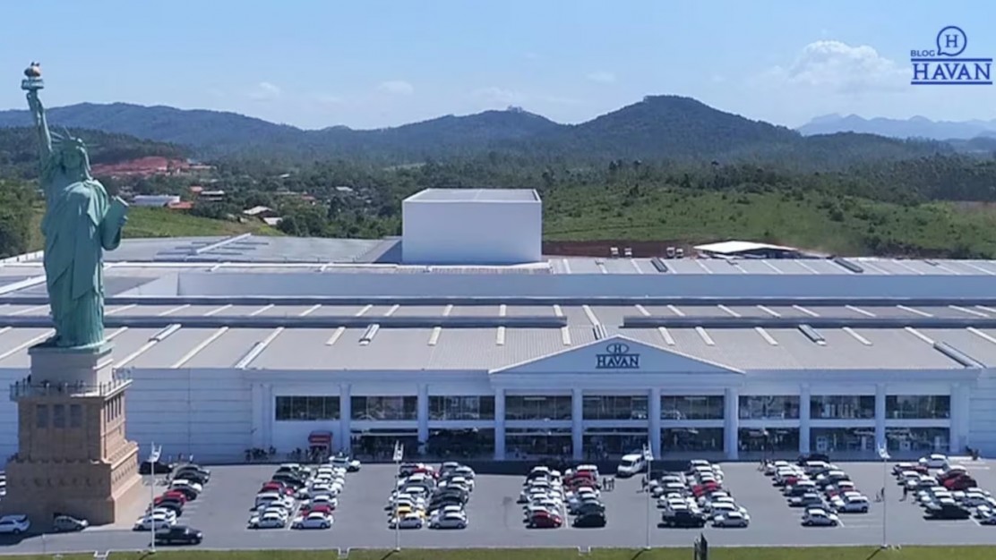 Temporal en Porto Alegre: Caen Réplica Gigante de la Estatua de la Libertad