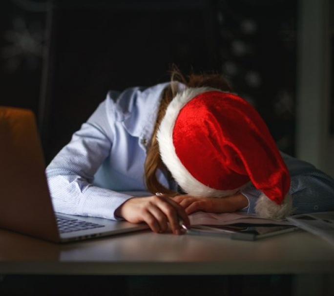 Estrés laboral en diciembre: cómo manejar la sobrecarga antes de las fiestas
