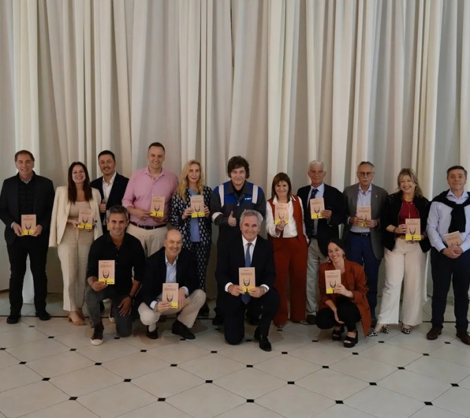 Asado, arenga y libros: Javier Milei reunió a su Gabinete en Olivos para blindar el equipo rumbo al 2026