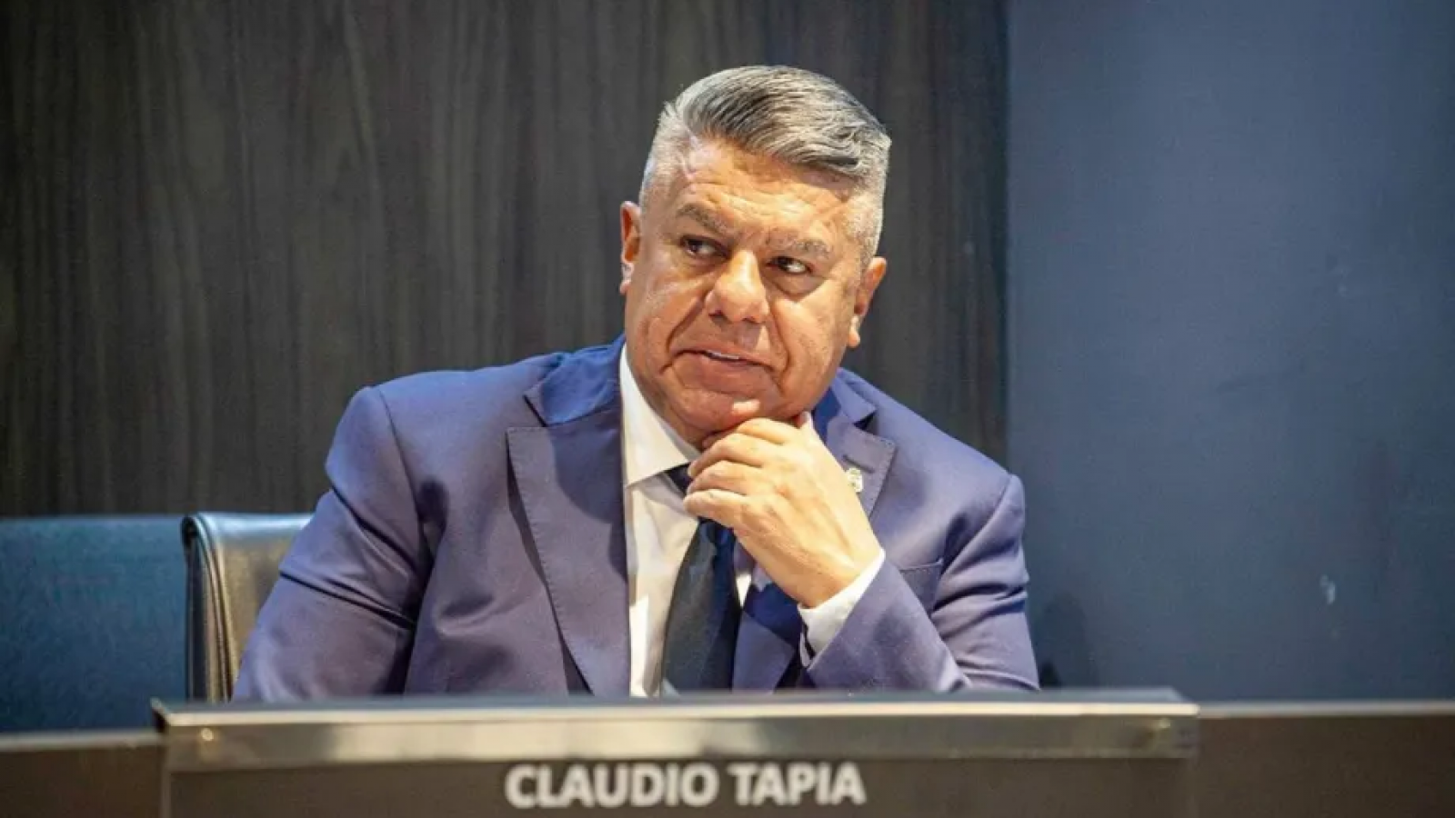 Investigación revela desvíos de más de USD 40 millones desde una cuenta vinculada a la AFA