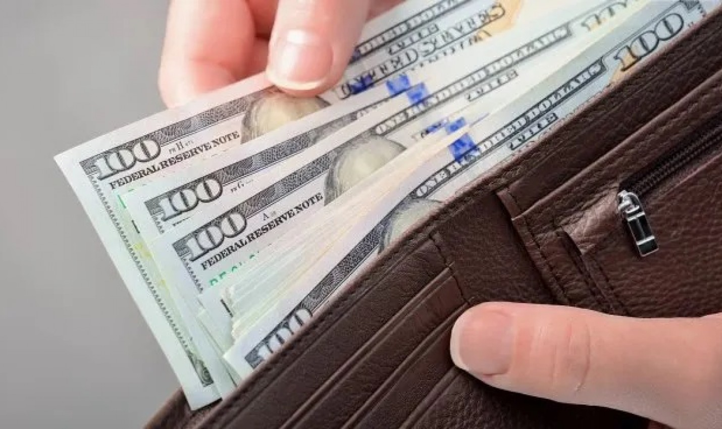 El Dólar en el techo de la banda: El BCRA compra sus primeros divisas pero la presión no cede