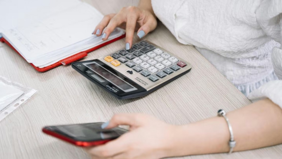 Con el IPC de diciembre, Ganancias y Monotributo suben un 14%