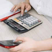 Con el IPC de diciembre, Ganancias y Monotributo suben un 14%