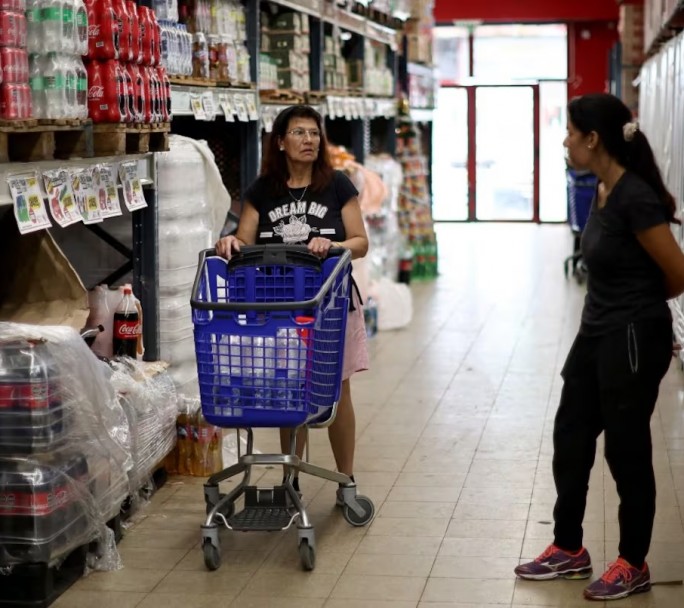 Llenar el changuito costó casi $900.000 en diciembre